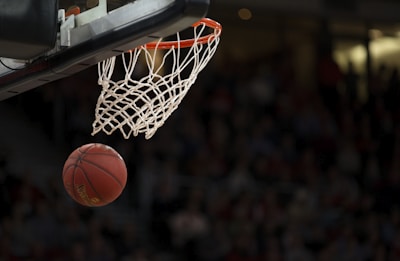 yy易游体育平台篮球赛事回放：NBA总决赛第七场决胜时刻